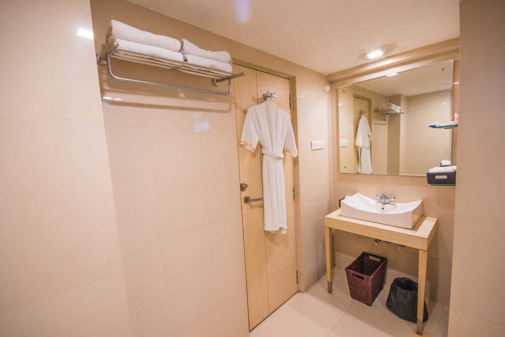 Infiniti Hotel And Spa Indore Zewnętrze zdjęcie