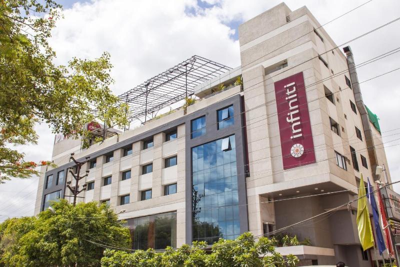 Infiniti Hotel And Spa Indore Zewnętrze zdjęcie