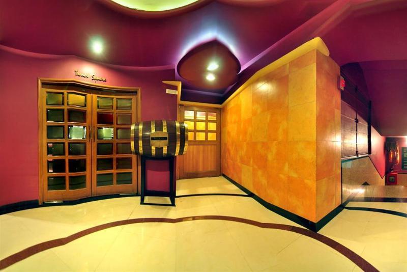 Infiniti Hotel And Spa Indore Zewnętrze zdjęcie